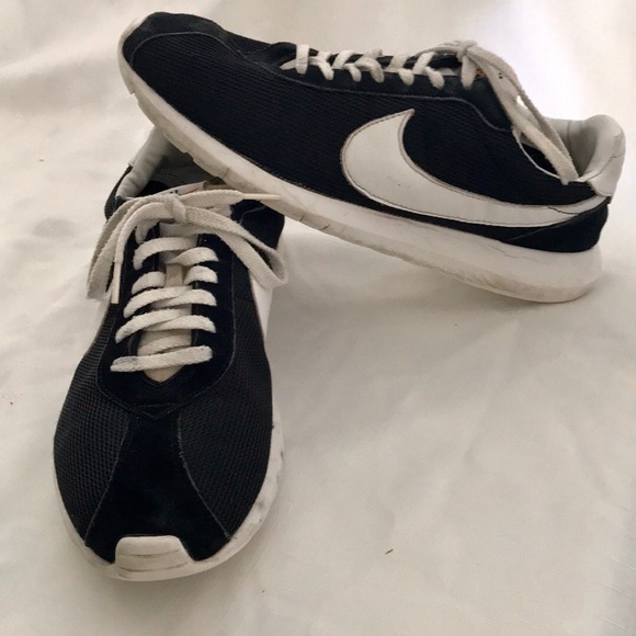 Nike Other - Nike / Iconic Roshe Kicks
